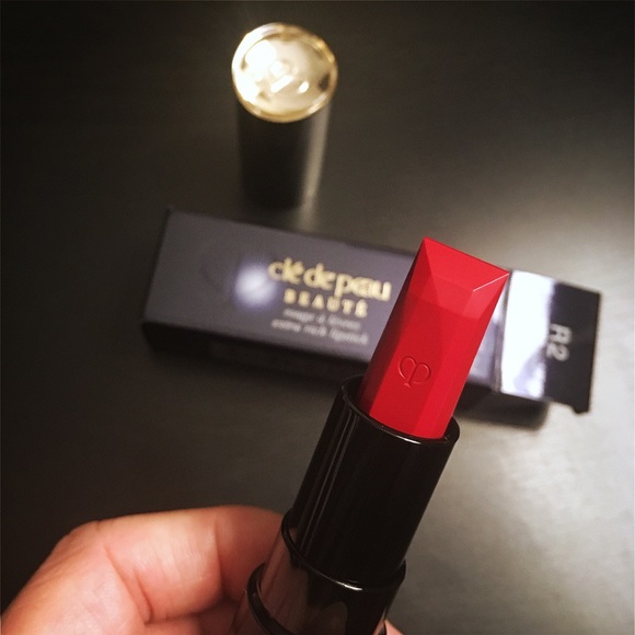 Clé de Peau red lipstick - Picture 2 of 2